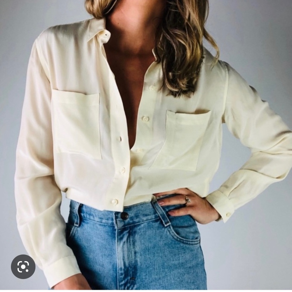 EUC Levi’s 100% silk crème button down blouse